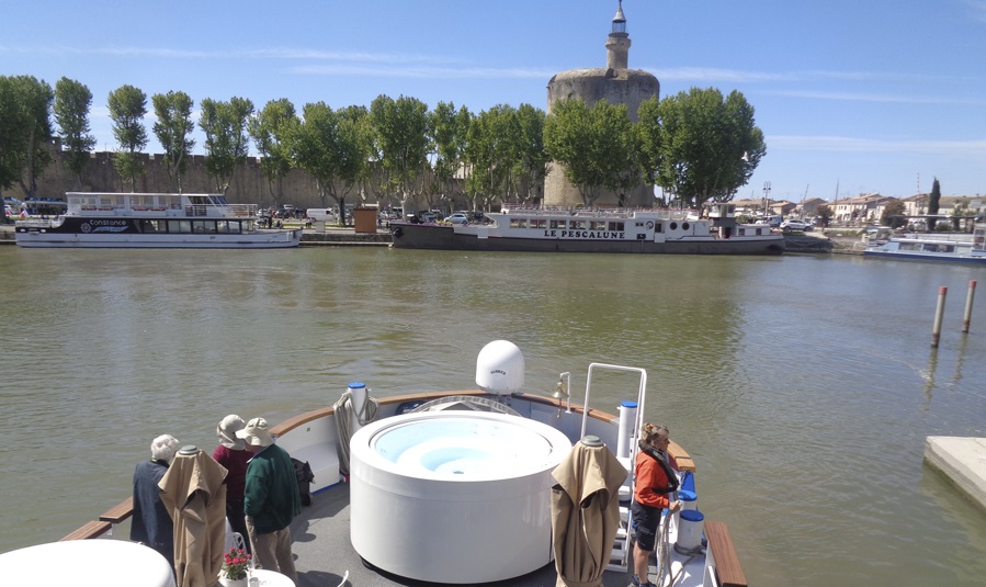 Recorrer los canales de Francia en una barcaza exclusiva